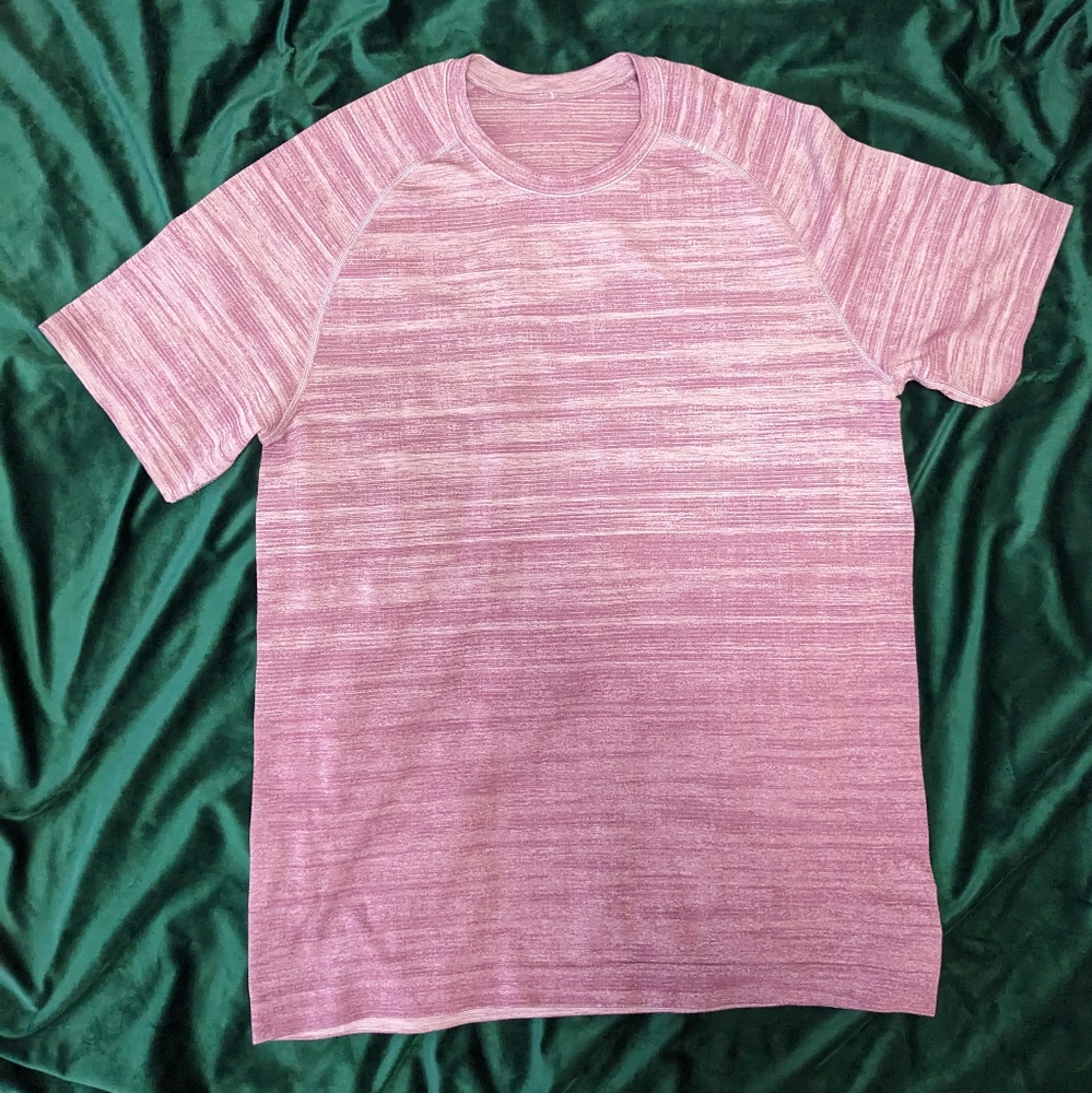 Men's Lululemon Metal Vent Tech Graphic Tee size Medium color Purple Gradient
